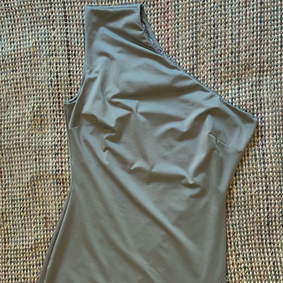 One-Shoulder Bodycon Gown with Side Slit - Picture 5 of 10